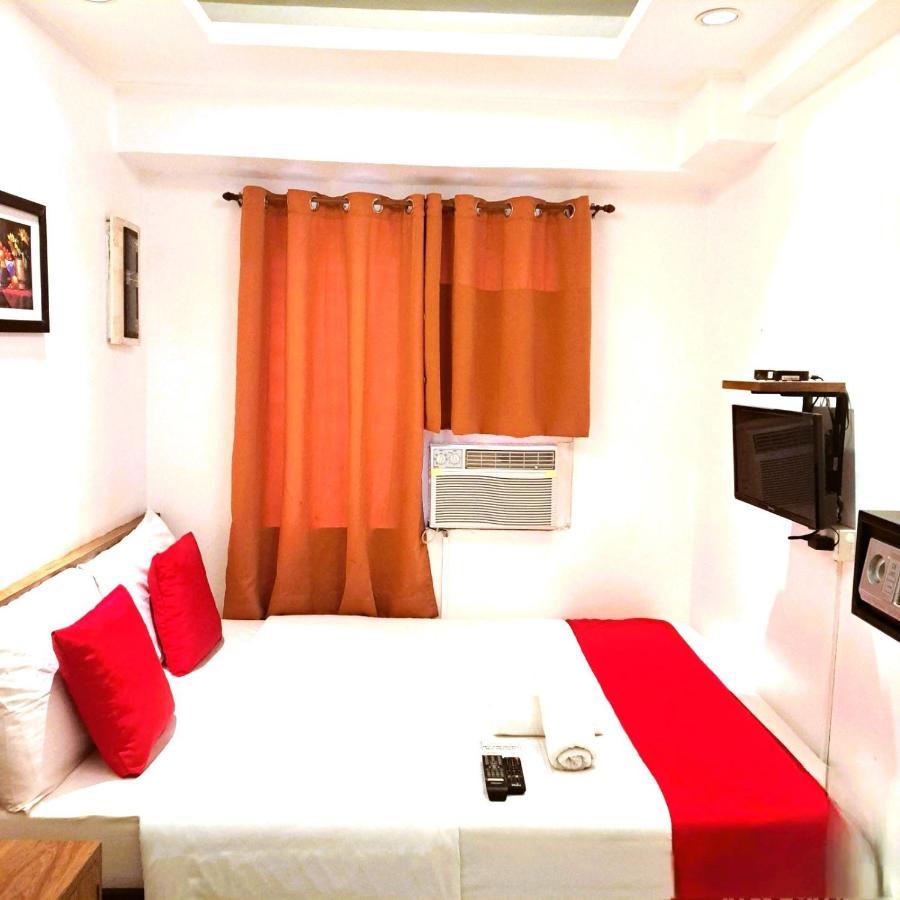 Makati Poblacion Hotel Mandaluyong Екстериор снимка