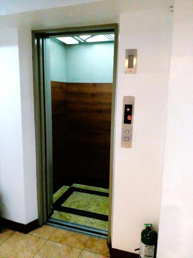 Makati Poblacion Hotel Mandaluyong Екстериор снимка