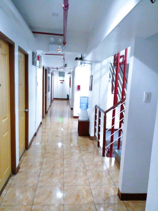 Makati Poblacion Hotel Mandaluyong Екстериор снимка