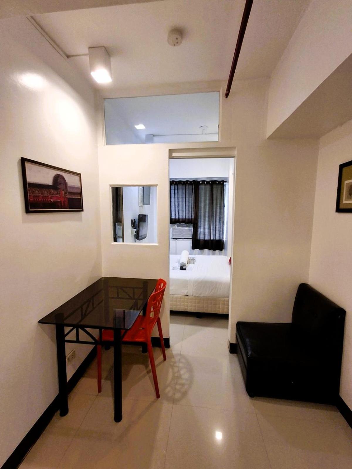 Makati Poblacion Hotel Mandaluyong Екстериор снимка