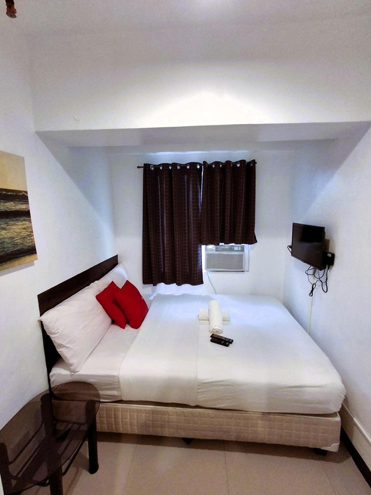 Makati Poblacion Hotel Mandaluyong Екстериор снимка