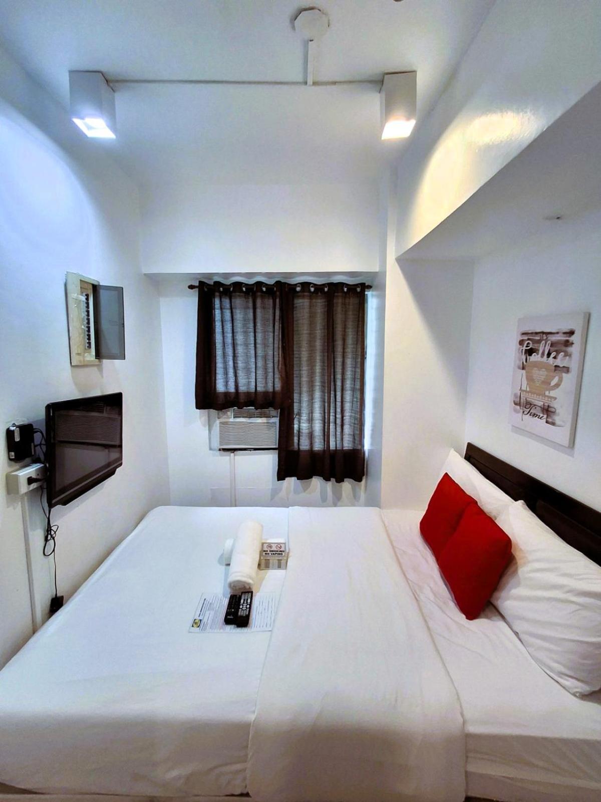 Makati Poblacion Hotel Mandaluyong Екстериор снимка